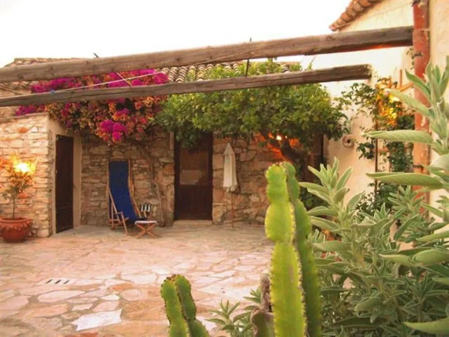 Chalet Casa Adriana Affascinante Casa In Pietra Villa Buseto Palizzolo